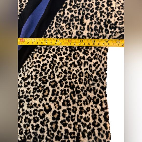 Asos Leopard Print Turtleneck Sweater Blue/Black Chevron, size 4 - Picture 3 of 6